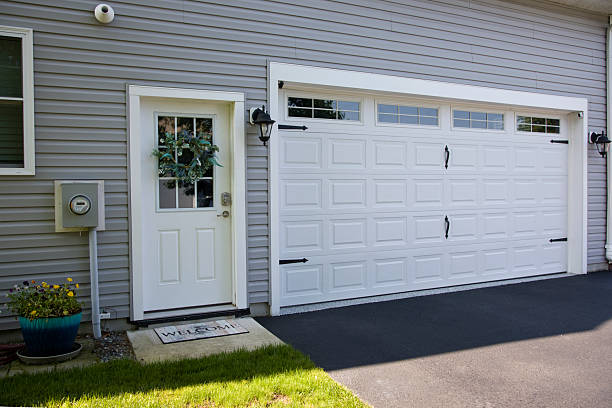 24/7 Emergency Garage Door Panel Replacement experts in Hemlock, MI